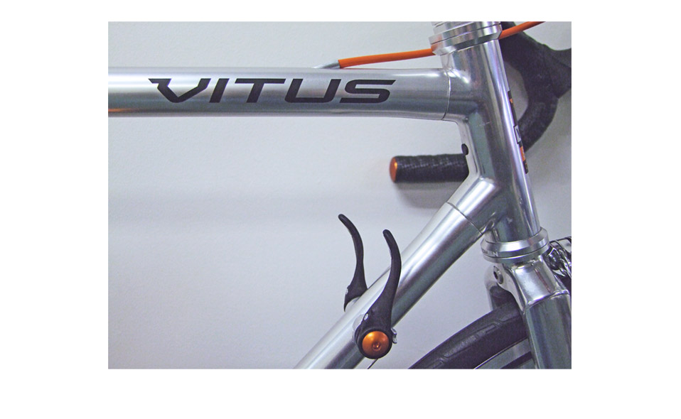 Custom top tube label.